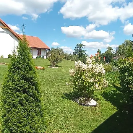 Dom Na Pagorku Pod Lipa *
