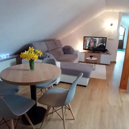 Dom Na Pagorku Pod Lipa